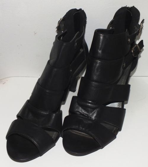 spring court canvas shoes